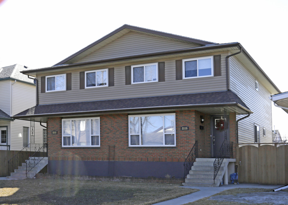 2113-2115 4th Ave NW in Calgary, AB - Building Photo