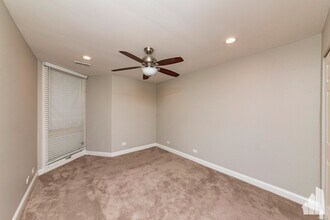 2036 N Larrabee St, Unit 3250 in Chicago, IL - Building Photo - Building Photo