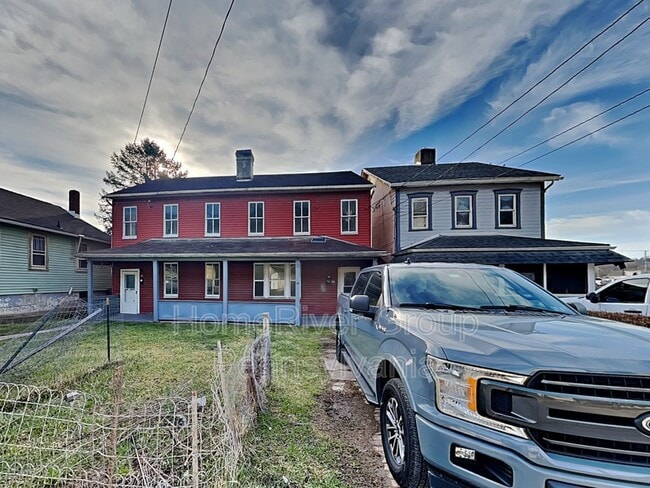 41 N Canal St in Natrona Heights, PA - Building Photo - Building Photo