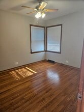 4741 Keeney St, Unit 4741 keeney 2 west in Skokie, IL - Foto de edificio - Building Photo