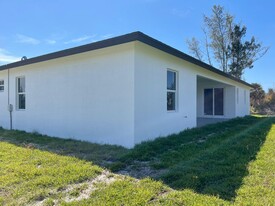 10625 Ayear Rd in Port Charlotte, FL - Building Photo - Building Photo