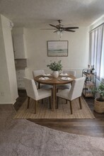 11811 Beverly in Whittier, CA - Foto de edificio - Interior Photo