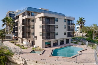 Bonita Resort & Club in Bonita Springs, FL - Building Photo - Building Photo
