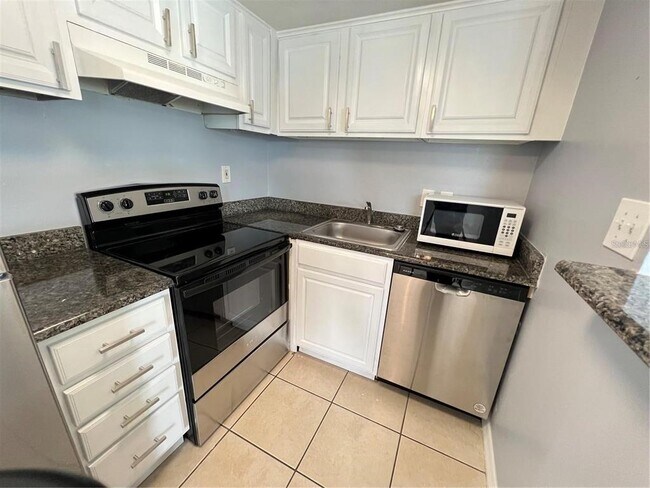 2535 N Alafaya Trail in Orlando, FL - Building Photo - Building Photo