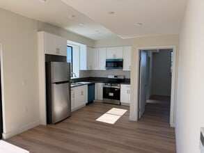 14535 Weddington St in Sherman Oaks, CA - Foto de edificio - Building Photo