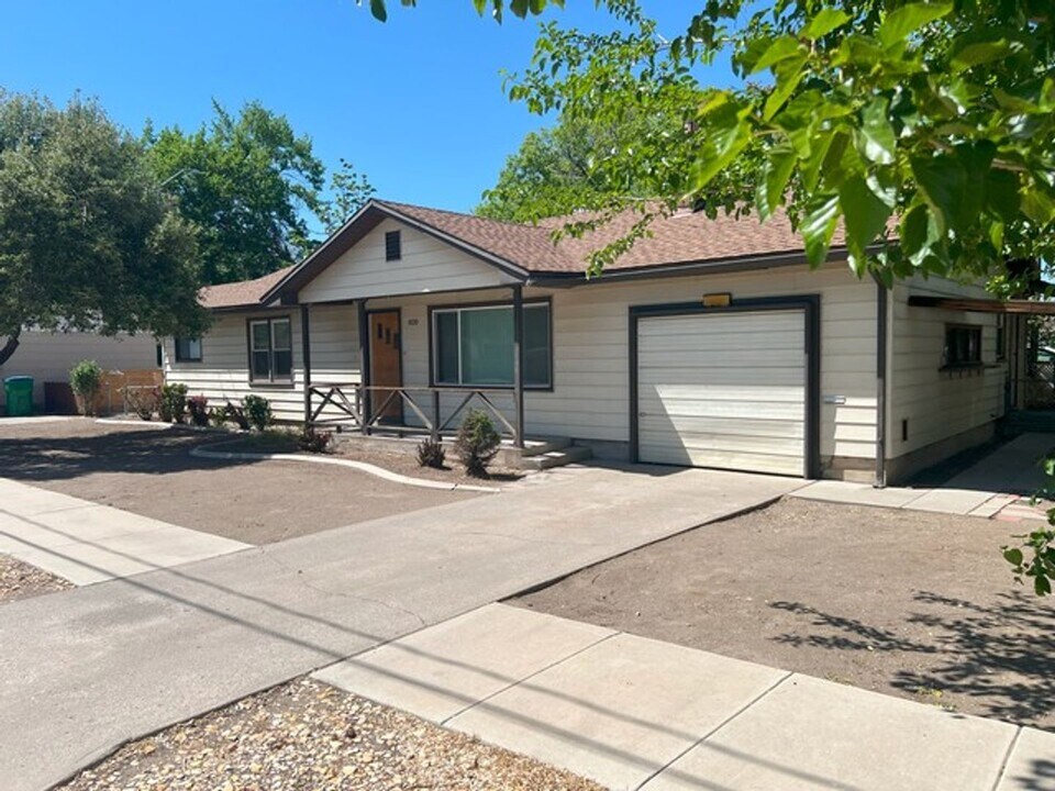 820 Wright Way in Sparks, NV - Building Photo