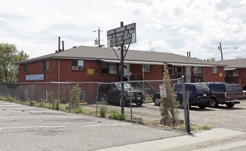 Grove Garden Apartments in Westminster, CO - Building Photo - Building Photo