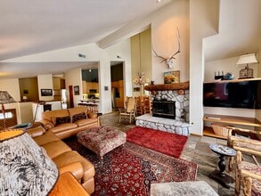 734 Fairway Cir in Mammoth Lakes, CA - Building Photo - Building Photo