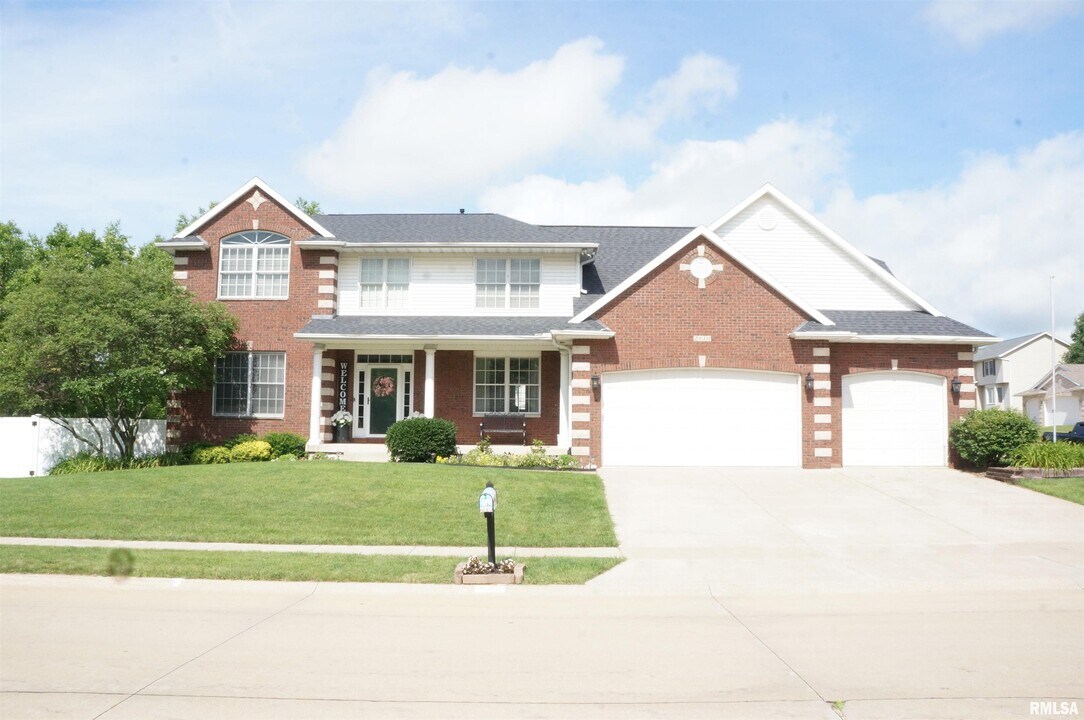 2810 Emerald Dr in Davenport, IA - Building Photo