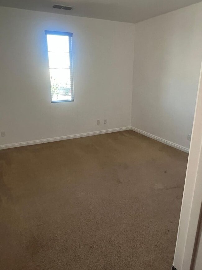 16969 Old Lake Rd, Unit 22110 in Riverside, CA - Building Photo - Building Photo