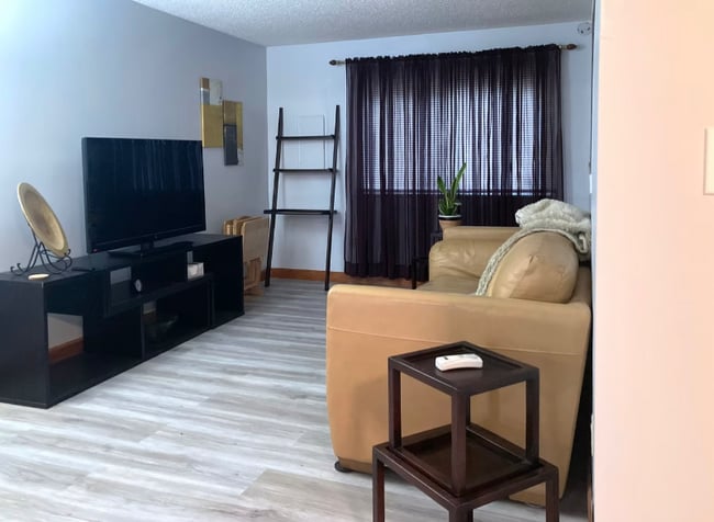 property at 5312 Common Ct