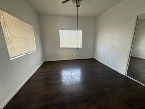 1341 W 47th St in Los Angeles, CA - Foto de edificio - Building Photo