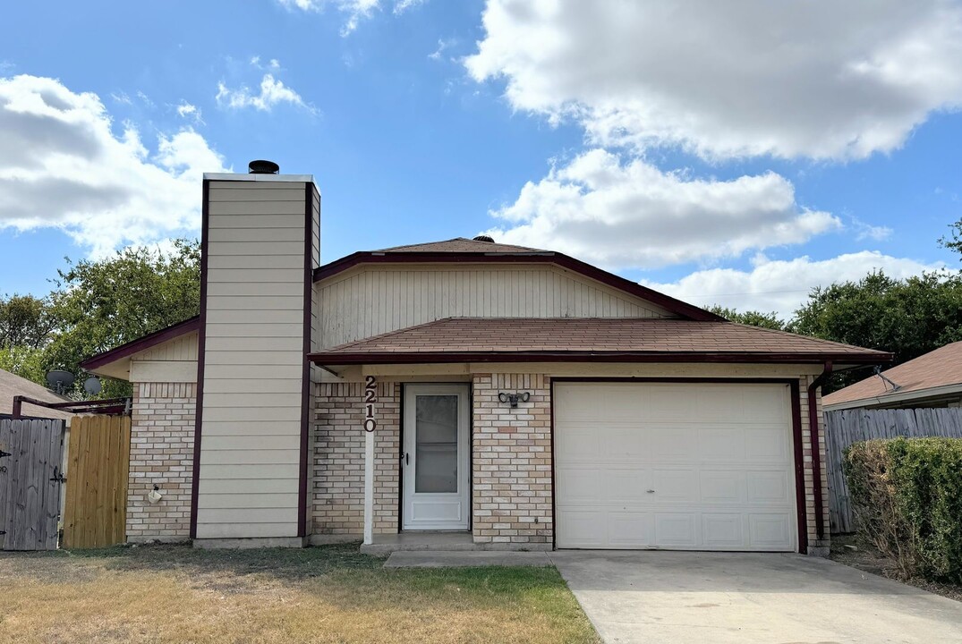 2210 Creekwood Dr in Killeen, TX - Building Photo