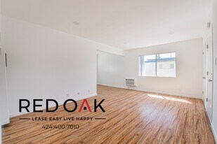 6635 Etiwanda Ave in Los Angeles, CA - Building Photo