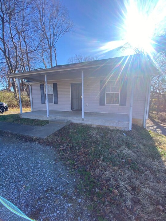 208 Chapel St in Clarksville, TN - Building Photo