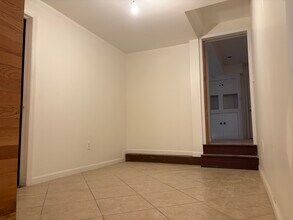 110 Sunnyside Ave, Unit 1 in Brooklyn, NY - Building Photo - Building Photo