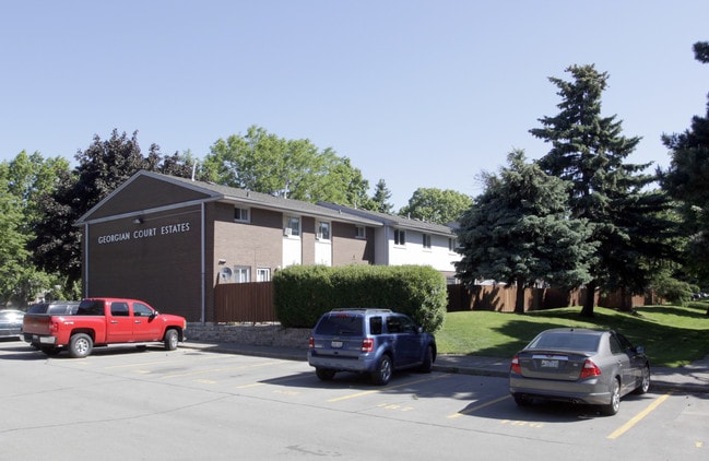Georgian Court Townhomes in Burlington, ON - Building Photo - Building Photo