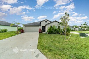 4311 Palatina Way in North Fort Myers, FL - Building Photo