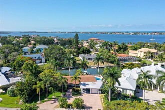 7516 Cove Terrace in Sarasota, FL - Foto de edificio - Building Photo