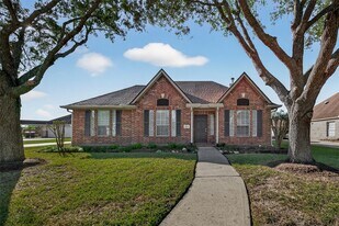 2834 Martina Dr in Friendswood, TX - Building Photo