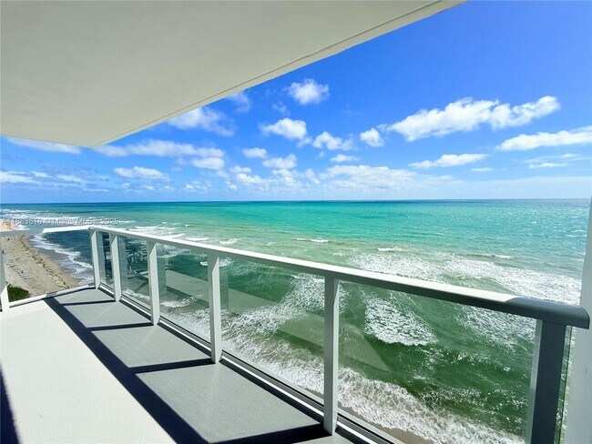 2751 S Ocean Dr in Hollywood, FL - Foto de edificio - Building Photo