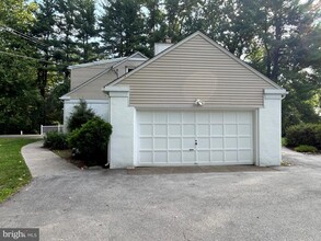 1621 Sweet Briar Rd in Gladwyne, PA - Foto de edificio - Building Photo
