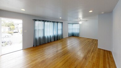 6118 Pembroke Dr in San Diego, CA - Building Photo - Building Photo