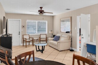 2109 NE 26th St in Wilton Manors, FL - Building Photo - Building Photo