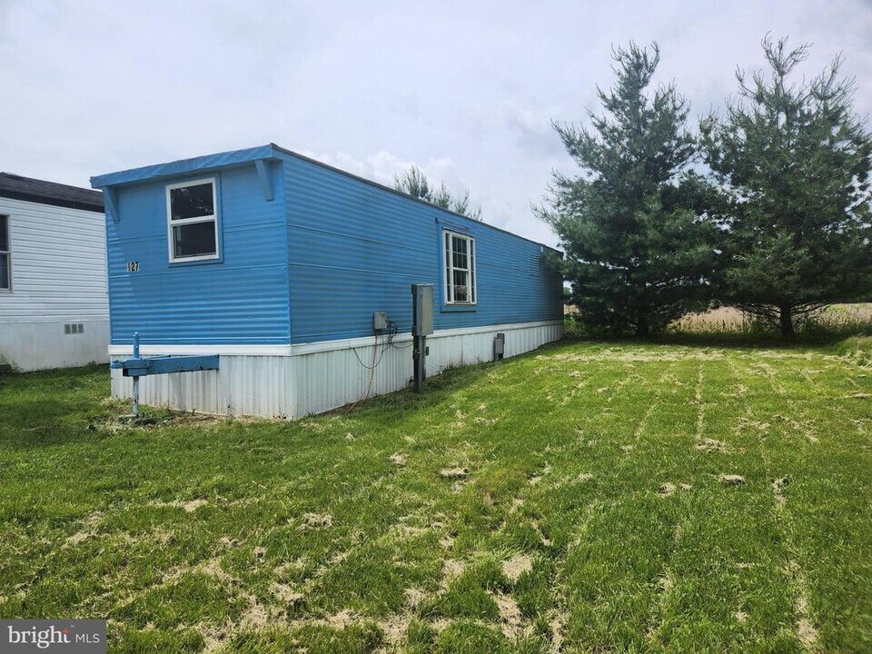 127 Connector Rd in Martinsburg, WV - Building Photo