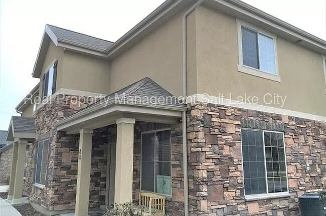 84 E Saddle Villa Dr in Draper, UT - Building Photo - Building Photo