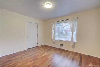 8345 11th Ave NW in Seattle, WA - Building Photo - Building Photo