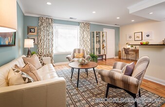 71 Thornton Rd in Brookline, MA - Building Photo - Building Photo