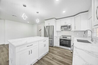 11728 Raintree Dr in Temple Terrace, FL - Building Photo - Building Photo