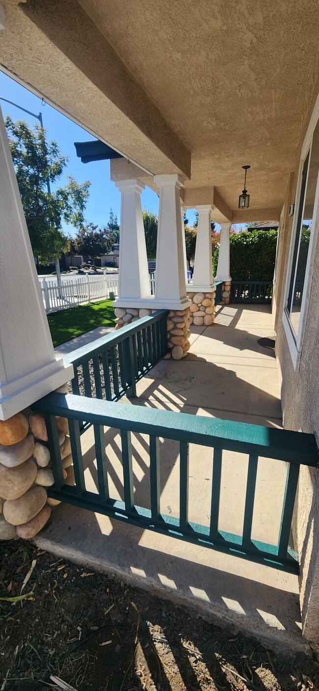 267 W Springer Dr in Turlock, CA - Building Photo - Building Photo