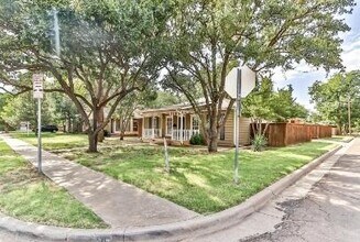 2711 22nd St in Lubbock, TX - Building Photo - Building Photo