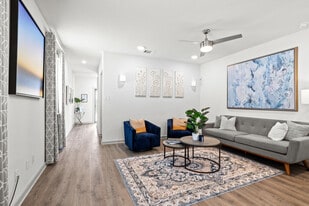 Millbrook Commons in San Marcos, TX - Building Photo