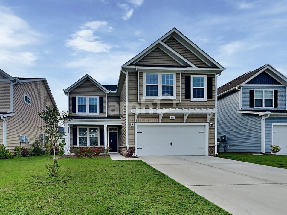 531 Lateleaf Dr in Moncks Corner, SC - Foto de edificio