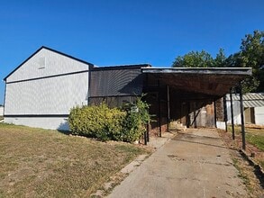 319 S Ash St in Bristow, OK - Building Photo - Building Photo