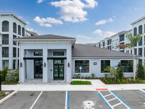 Maren Apartments in North Venice, FL - Foto de edificio - Building Photo