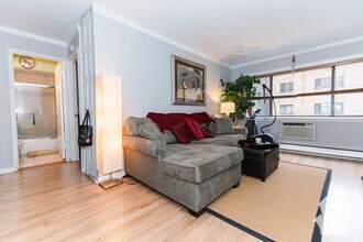 3620 N Pine Grove Ave, Unit 302 in Chicago, IL - Foto de edificio - Building Photo