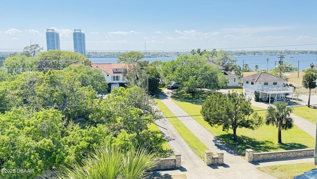 732 N Halifax Ave in Daytona Beach, FL - Building Photo - Building Photo