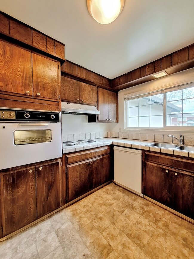 property at 3072 Walgrove Way