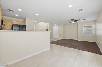 8208 W Wildwood Glen Dr in Las Vegas, NV - Building Photo - Building Photo