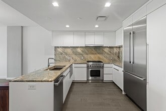 320 Adolphus Ave in Cliffside Park, NJ - Building Photo - Building Photo