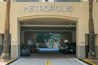 Metropolis at Dadeland - West Tower in Miami, FL - Building Photo - Building Photo