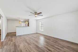 2100 Paris Rd in Knoxville, TN - Building Photo - Building Photo