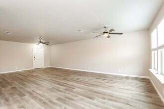 6323 Wild Flower in San Antonio, TX - Foto de edificio - Building Photo