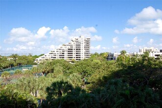 201 Crandon Blvd in Key Biscayne, FL - Building Photo - Building Photo
