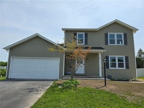51 Grangerford Heights in West Henrietta, NY - Building Photo - Building Photo