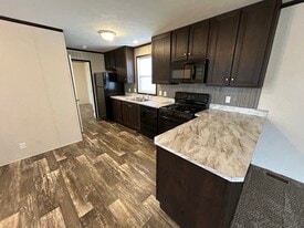 691 Oregon St in Belleville, MI - Building Photo